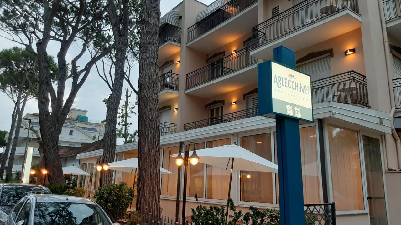 Hotel Arlecchino Риччоне Экстерьер фото