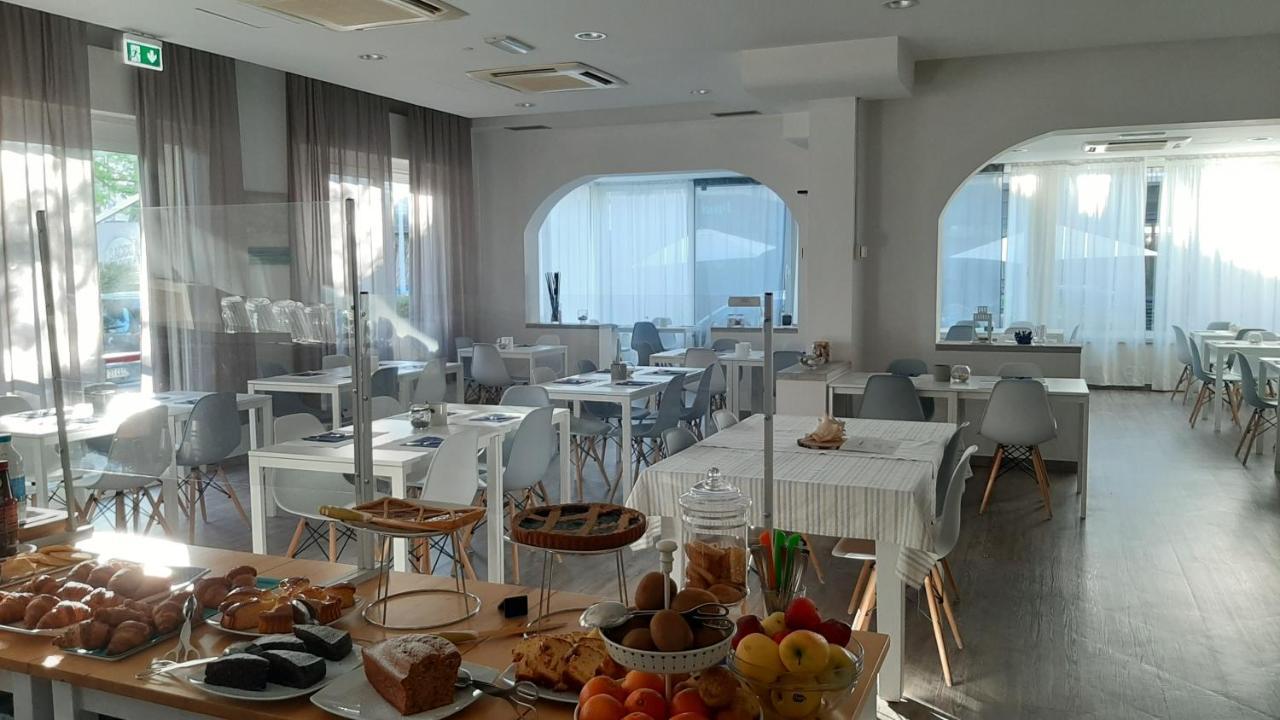 Hotel Arlecchino Риччоне Экстерьер фото