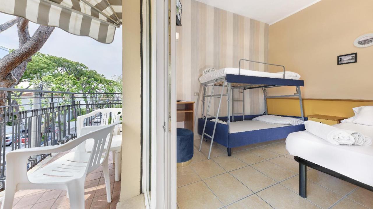 Hotel Arlecchino Риччоне Экстерьер фото