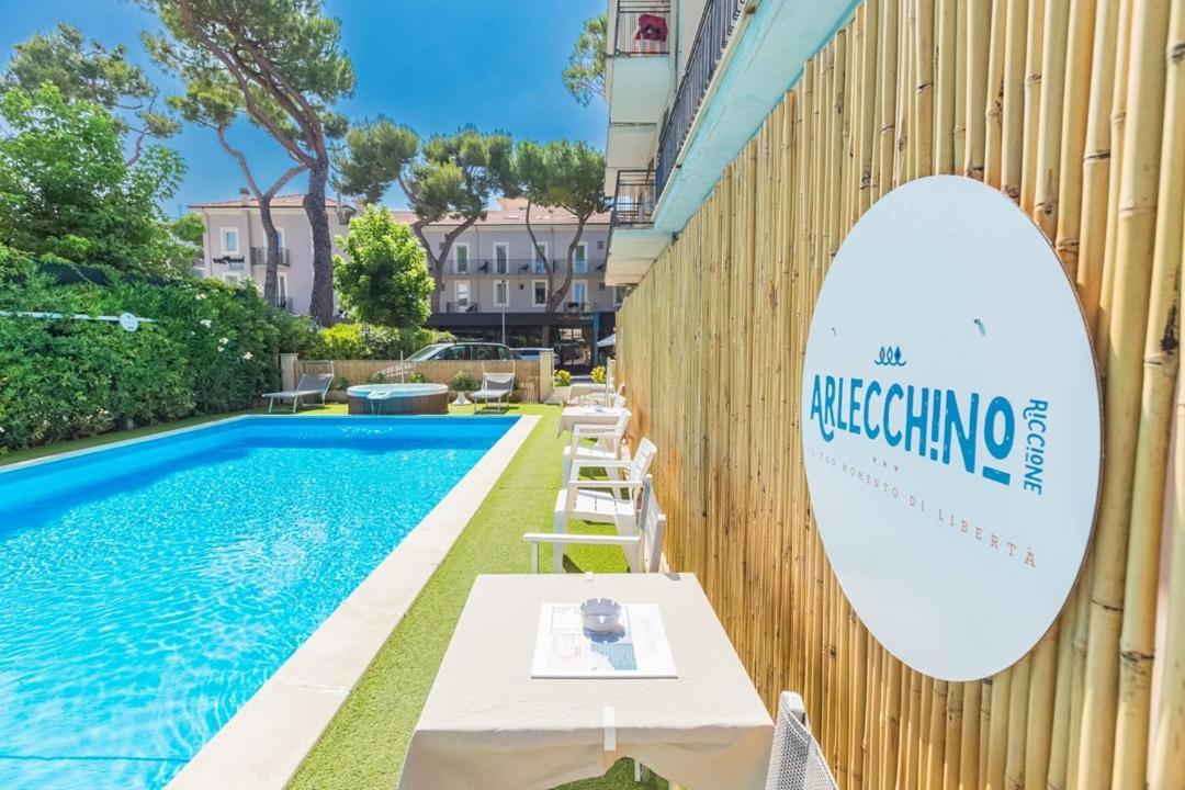 Hotel Arlecchino Риччоне Экстерьер фото