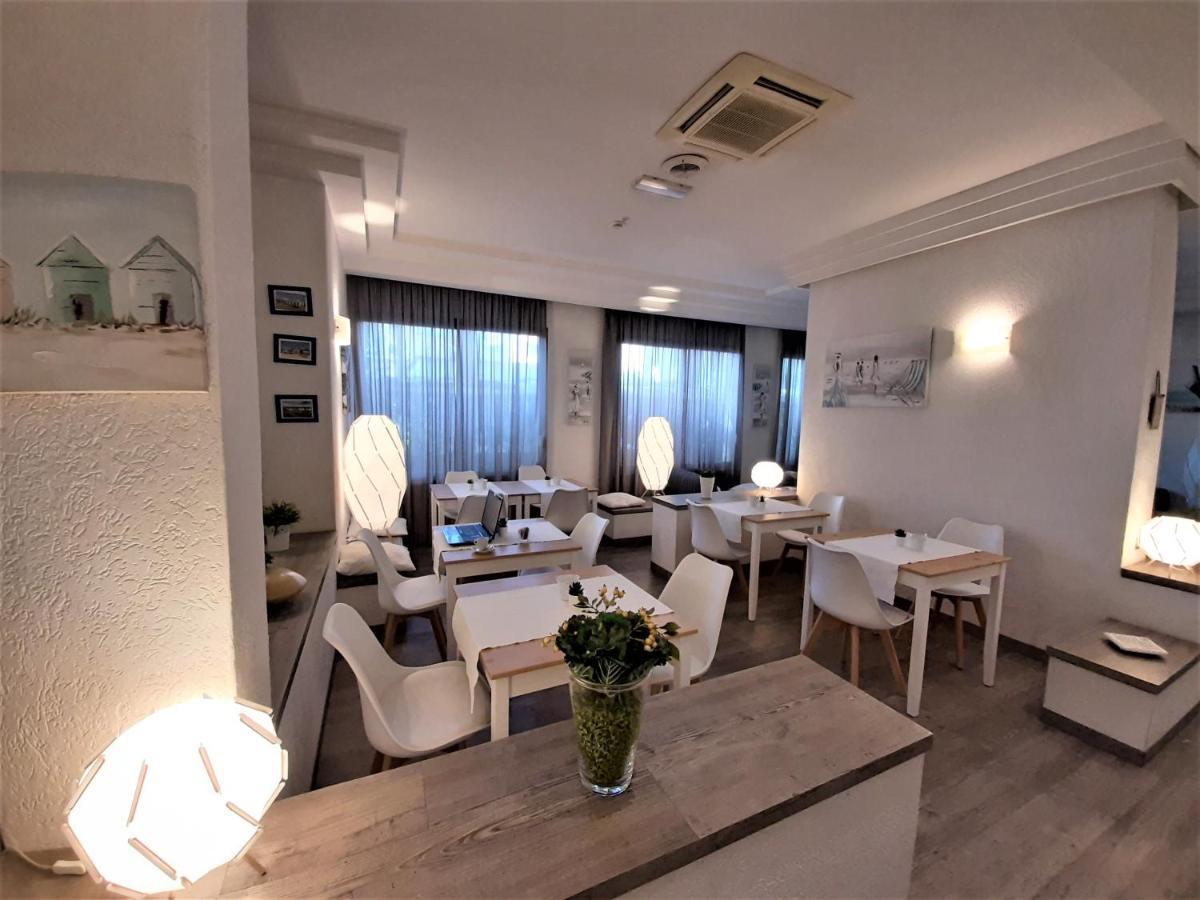 Hotel Arlecchino Риччоне Экстерьер фото